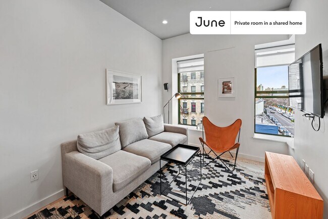 Foto del edificio - Private bedroom in 6 bed/2 bath Home