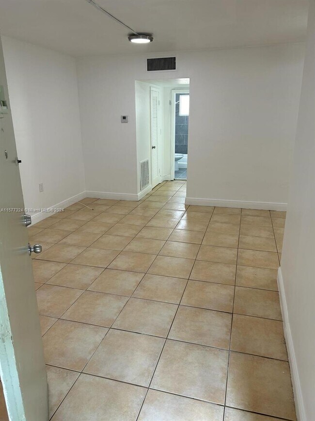 Foto del edificio - 1821 NE 162nd St