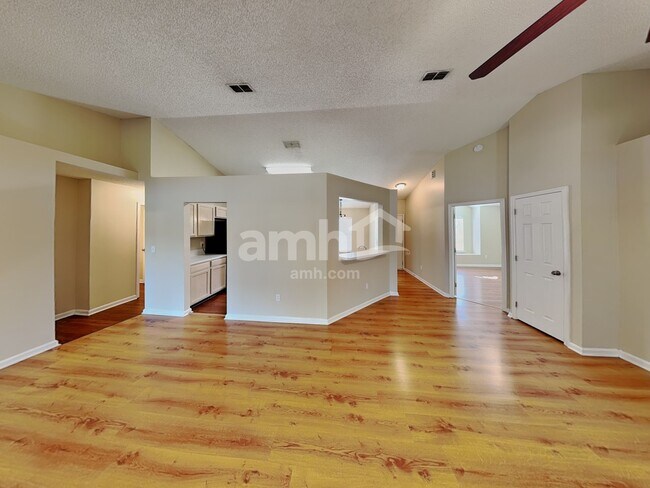 Foto del edificio - 578 Prindle Dr E