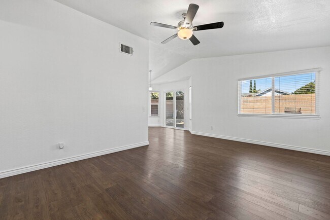 Building Photo - Updated 3 bedroom / 2 bathroom house