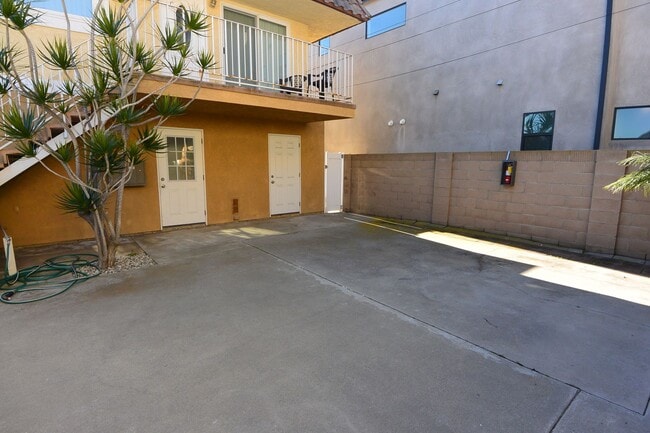 Building Photo - 1315 Palm Ave