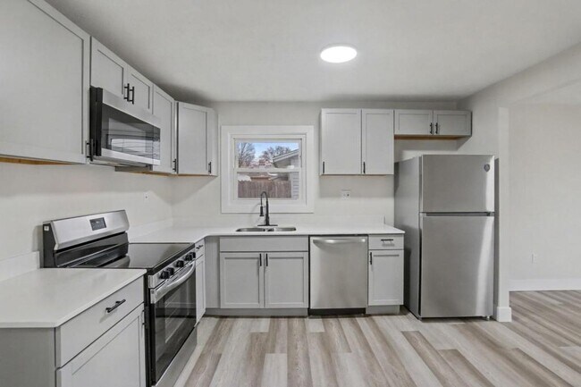 Foto del edificio - 5713 Mayville Dr