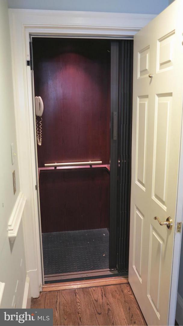 Elevator - 21 Wilkes St