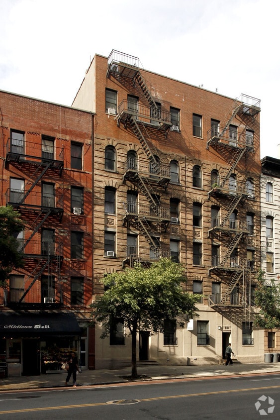 Building Photo - 320 E 34th St