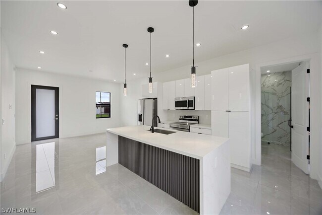 Foto del edificio - 3732 13th St W