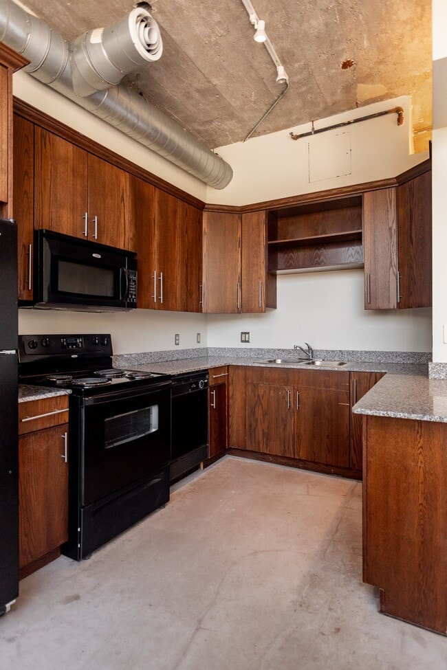 Building Photo - 41 Burroughs St