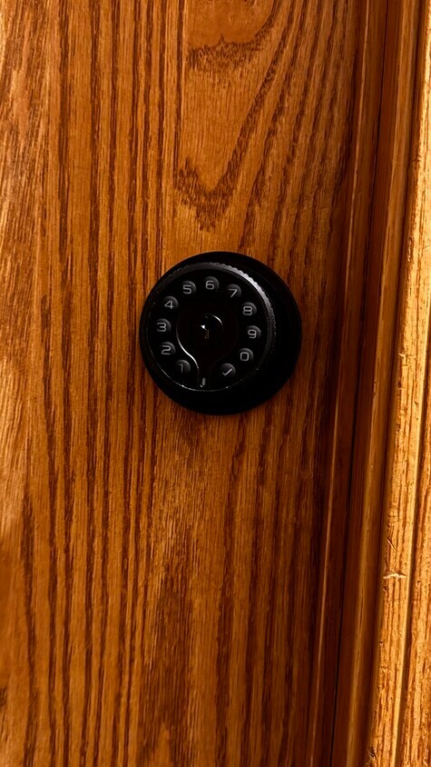 su código de puerta único - 6904 54th Pl NE