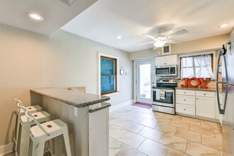 Building Photo - 818 11th St