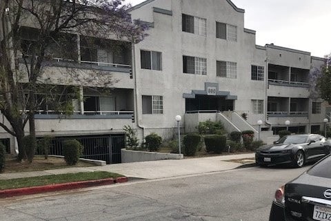 Building Photo - 560 W Dryden St