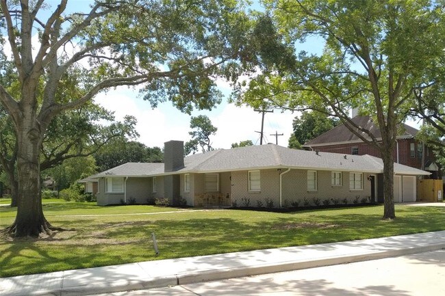 Building Photo - 3827 Linkview Dr