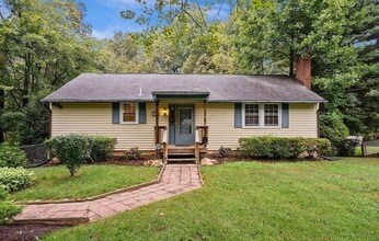 Building Photo - 7824 Ridgewood Dr