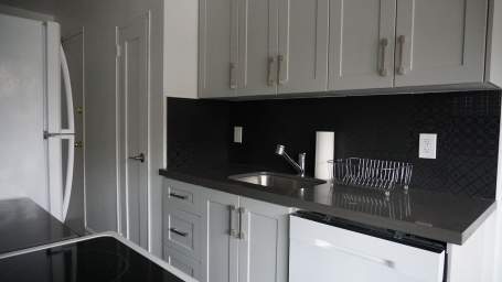 Kitchen - 710 Spadina Av