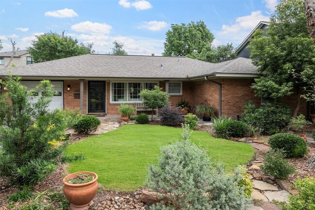 Foto del edificio - 2114 Saxon Dr