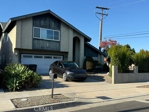 Building Photo - 2117 W Sycamore Ave