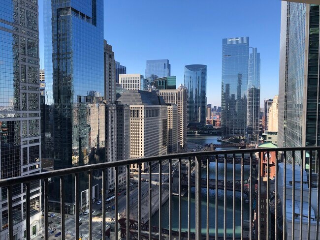 Foto del edificio - 300 N State St