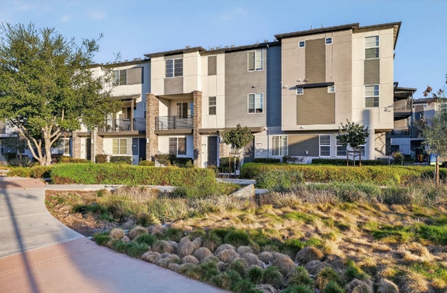 Photo - 392 Line St Townhome