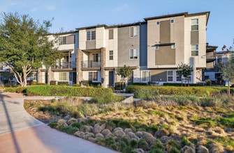 Building Photo - 392 Line St