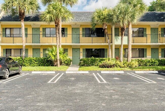 Foto del edificio - 1606 Meadows Cir W