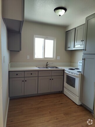 Building Photo - 515 E Avenue Q5