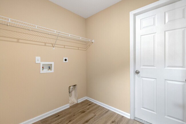 Foto del edificio - 163 Abello Rd SE