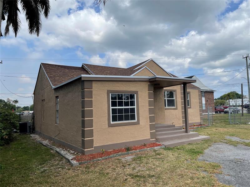 Foto principal - 554 SE 1st St