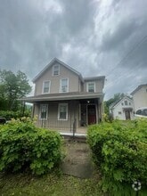 Building Photo - 31 Fowler St