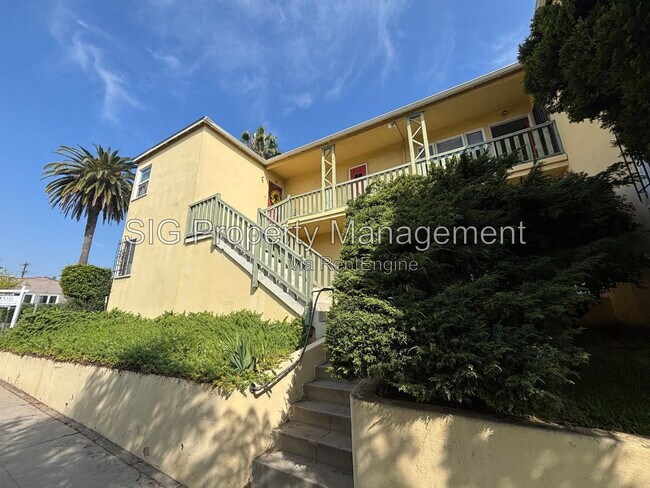 Foto del edificio - 4373 Sunset Dr