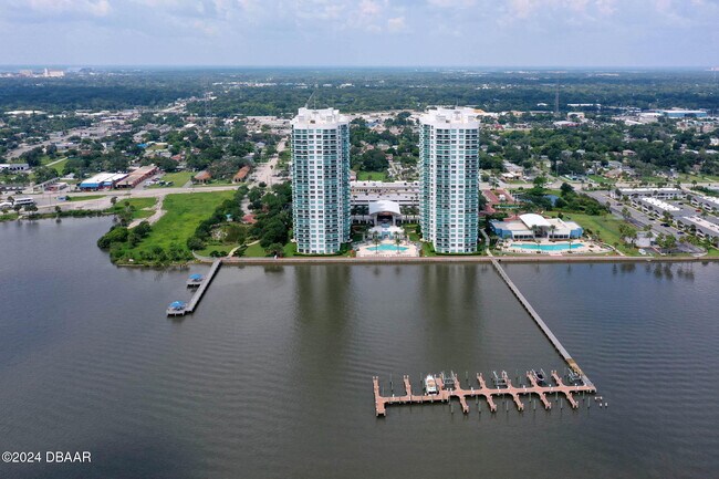Building Photo - 241 Riverside Dr