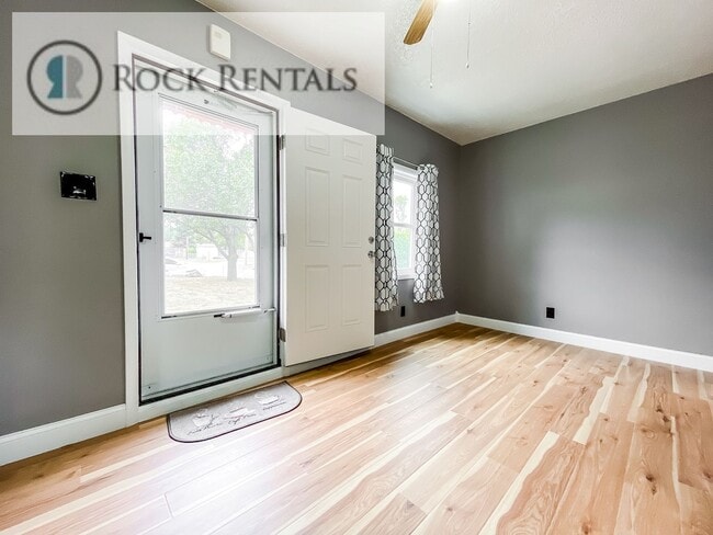 Building Photo - Completely Renovated 1 Bed 1 Bath House