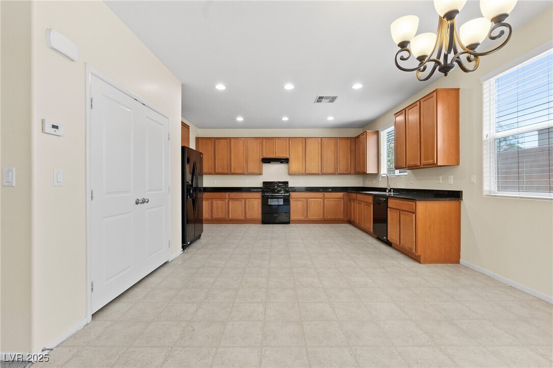 Building Photo - 10581 Hamdem Ave