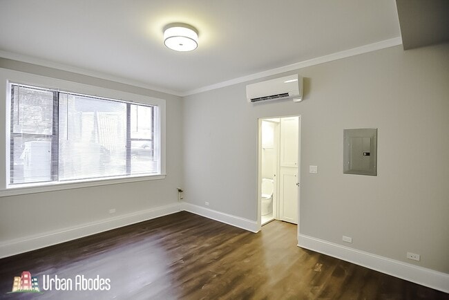 Building Photo - 816 W Lakeside Pl