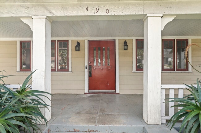 Porche / Puerta de entrada - 490 MacDonald St