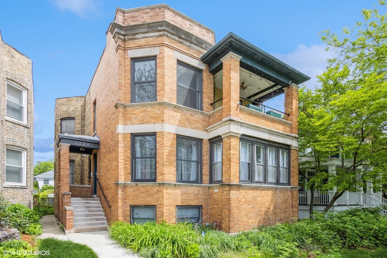Foto principal - 1228 W Glenlake Ave