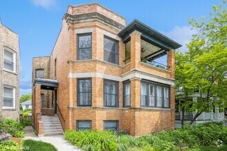 Building Photo - 1228 W Glenlake Ave