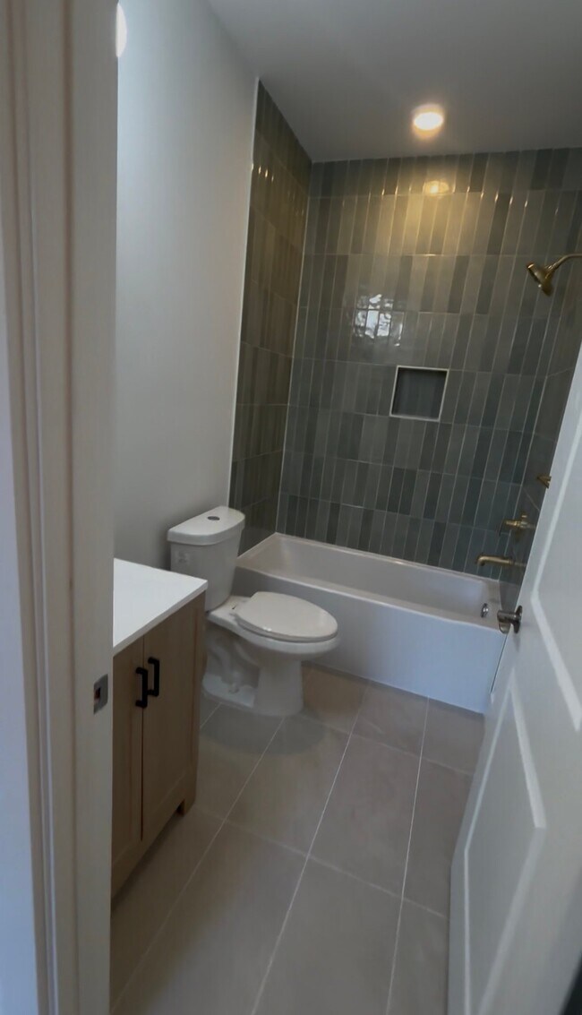 Foto del edificio - 869 N 43rd St