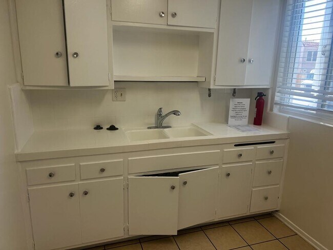 Foto del edificio - 161 W Channel Rd