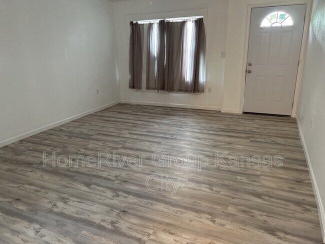 Foto del edificio - 3721 Woodland Ave