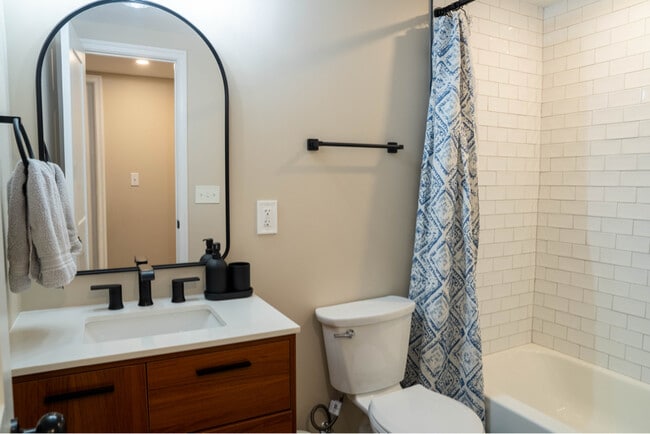 Photo - 1400 Northcrest Dr House