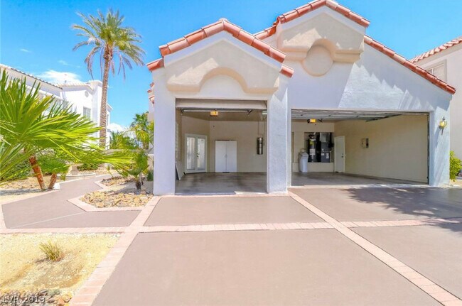 Building Photo - 2460 Monarch Bay