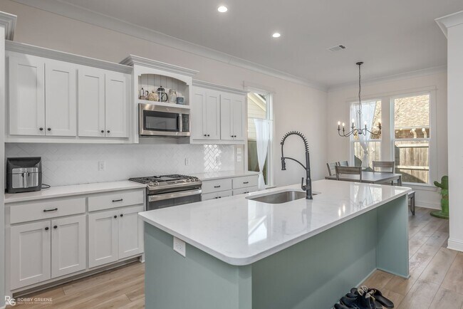 Building Photo - Gorgeous 3 bed 3 bath home for lease | Nor...