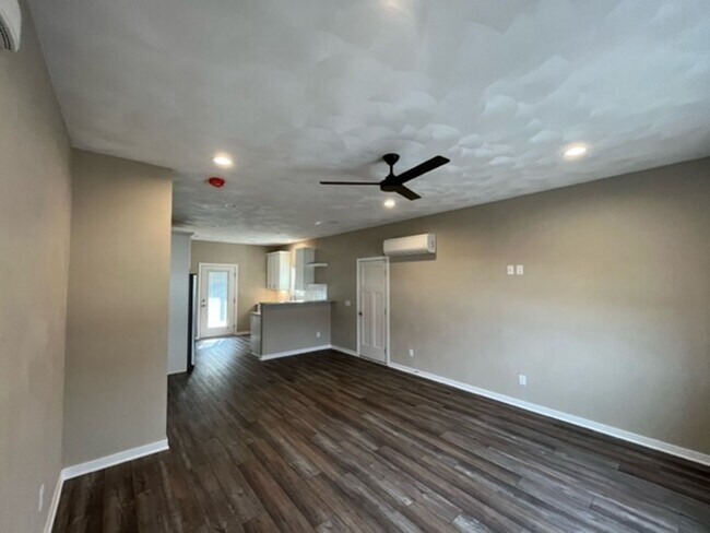 Building Photo - 486
