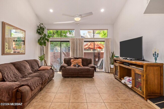 Foto del edificio - 3108 E Corte De La Raqueta