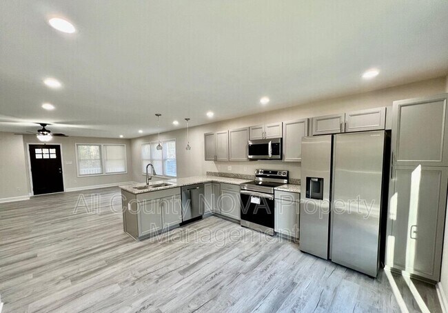 Foto del edificio - 584 Circle Ln