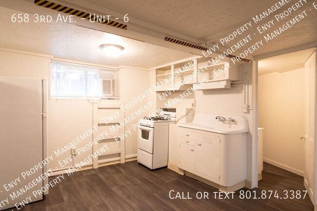 Building Photo - 658 3rd Ave