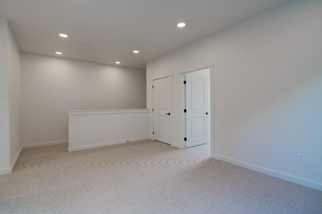 Building Photo - 901 Scenic Trl