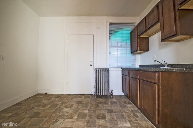 Building Photo - 1 br, 1 bath Apartment - 1704 W 77th St