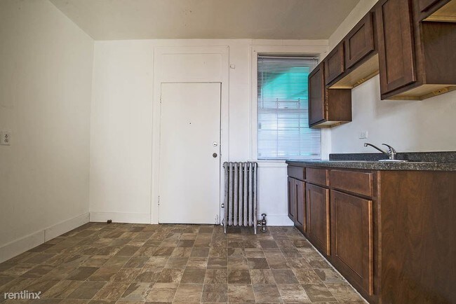 Foto del edificio - 1 br, 1 bath Apartment - 1704 W 77th St