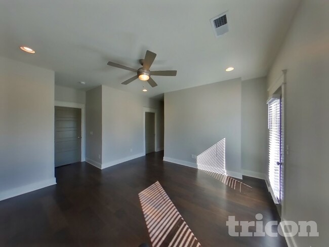 Foto del edificio - 1263 Hillwood Private Cove