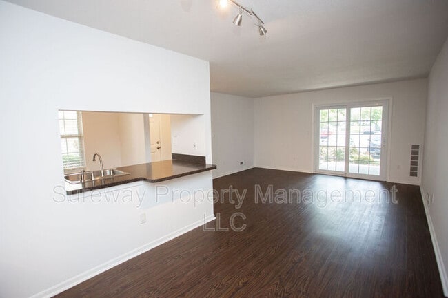 Building Photo - 3807A Saxony Dr