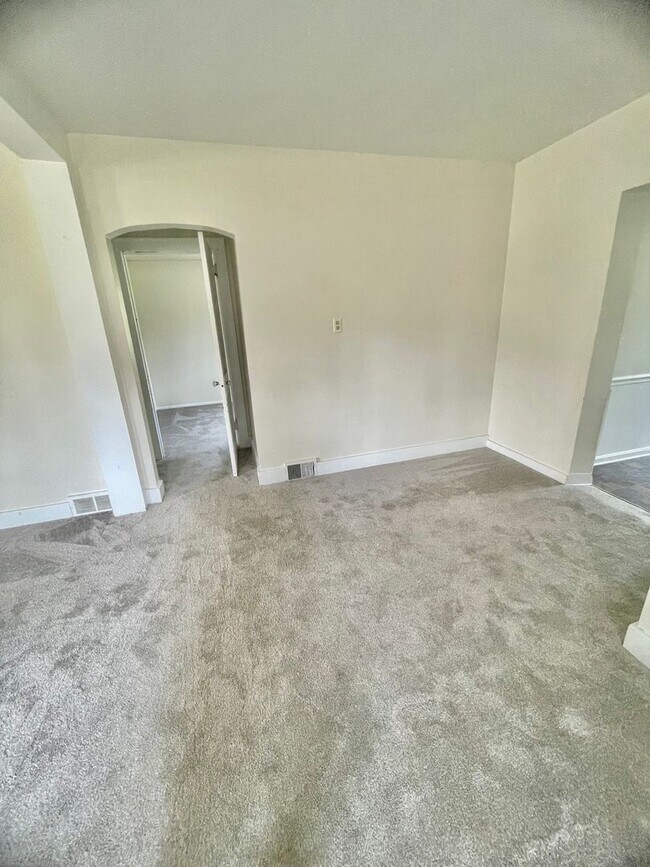 Building Photo - Hopewell - 3 Bedroom & 1 Bathroom - Near 5...
